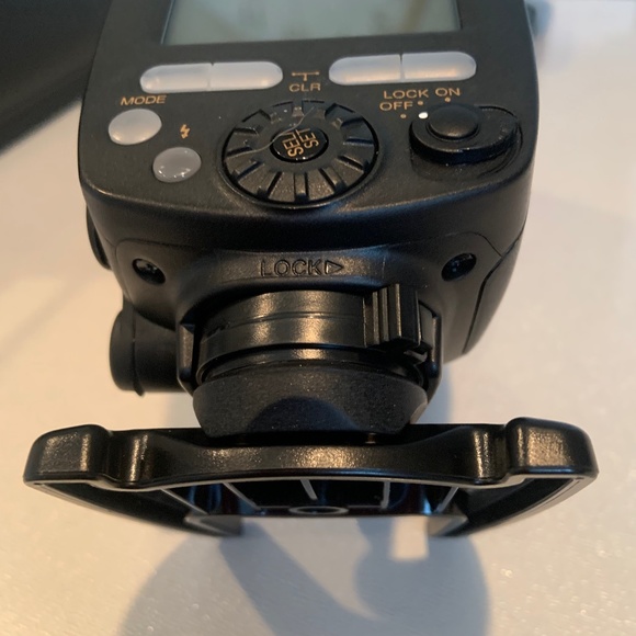 YONGUNO SPEEDLIGHT AND WIRELESS FLASH CONTROLLER- FOR NIKON CAMERAS - Picture 3 of 16